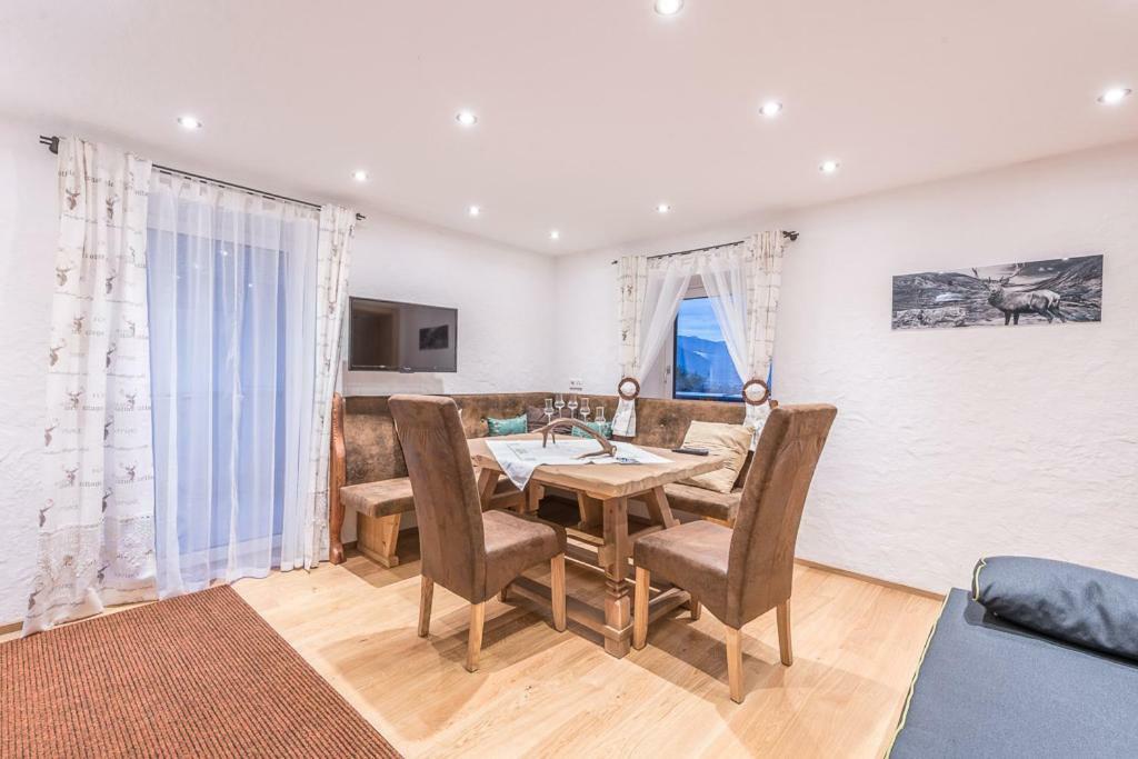 Haus Moesenlechner Apartment Майсхофен Екстериор снимка